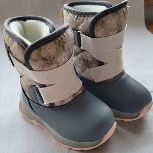 Carter's Girls Legolas Cold Weather Boot, Size 4, Light Up